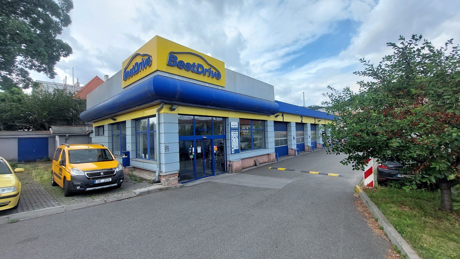 Pneuservis a autoservis BestDrive Praha