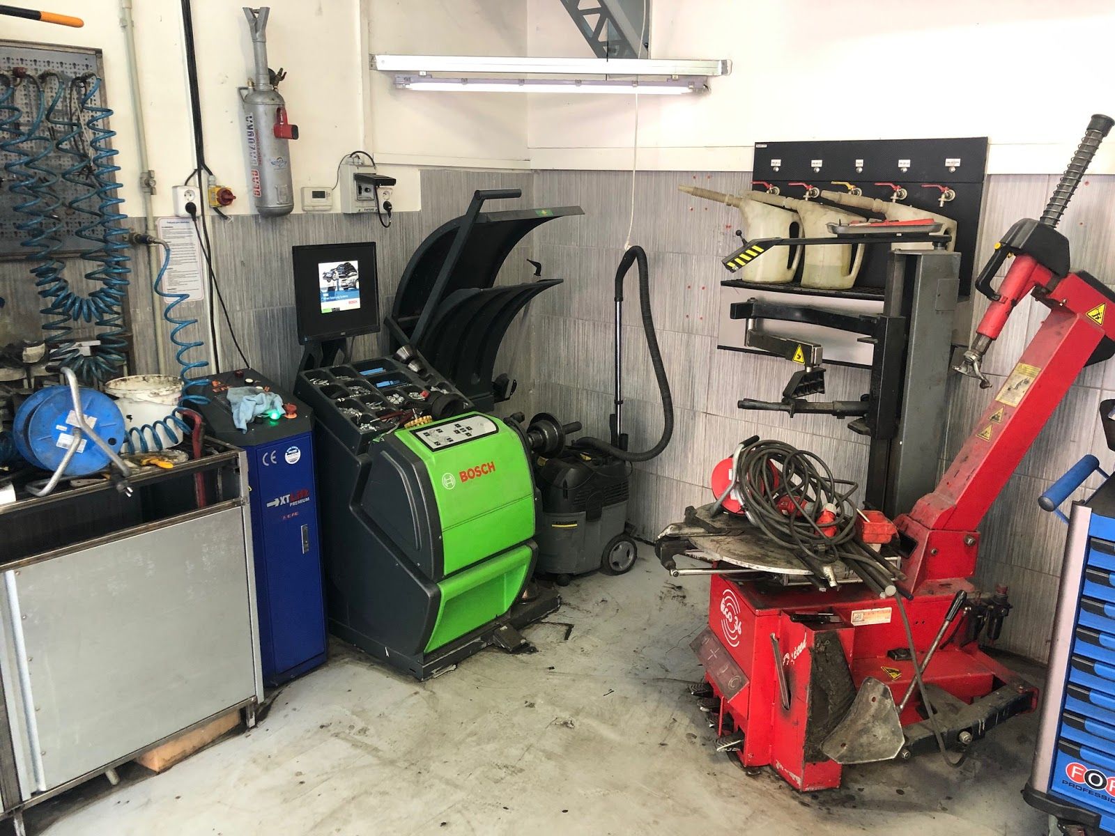 Autoservis, Pneuservis JHL Praha