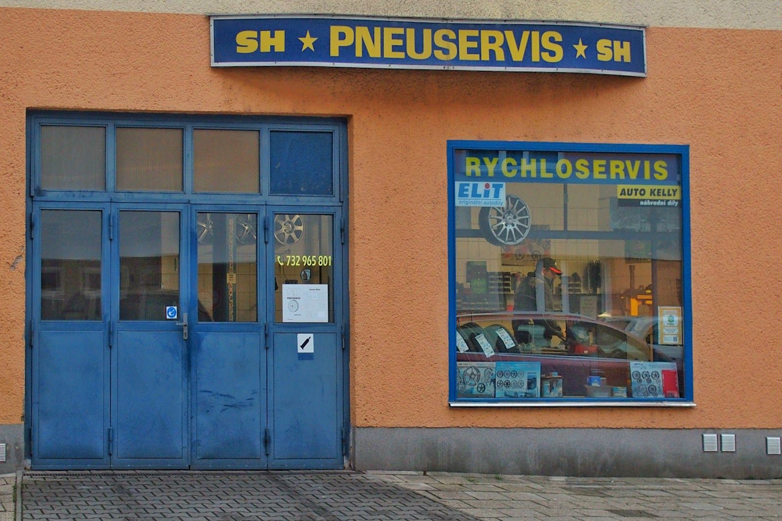 Autoservis , Pneuservis S + H Hradec Králové