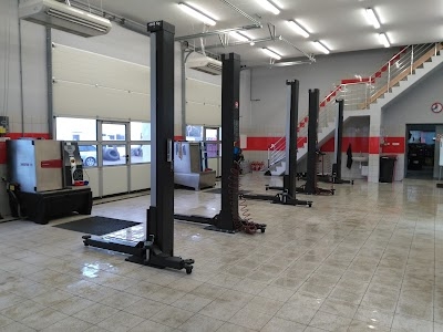 Autoservis, Pneuservis Mělník