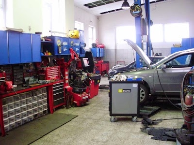 Autoservis a Pneuservis