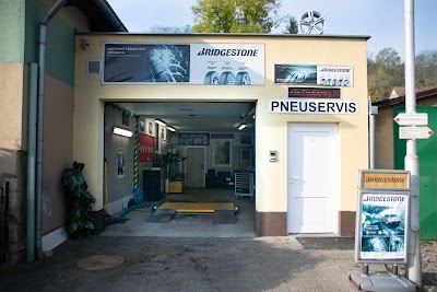 Autoservis pneuservis