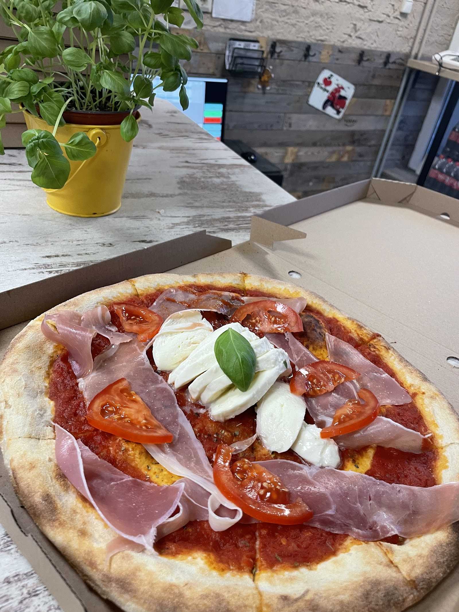 Vespa Pizza Neapolis Sárvár