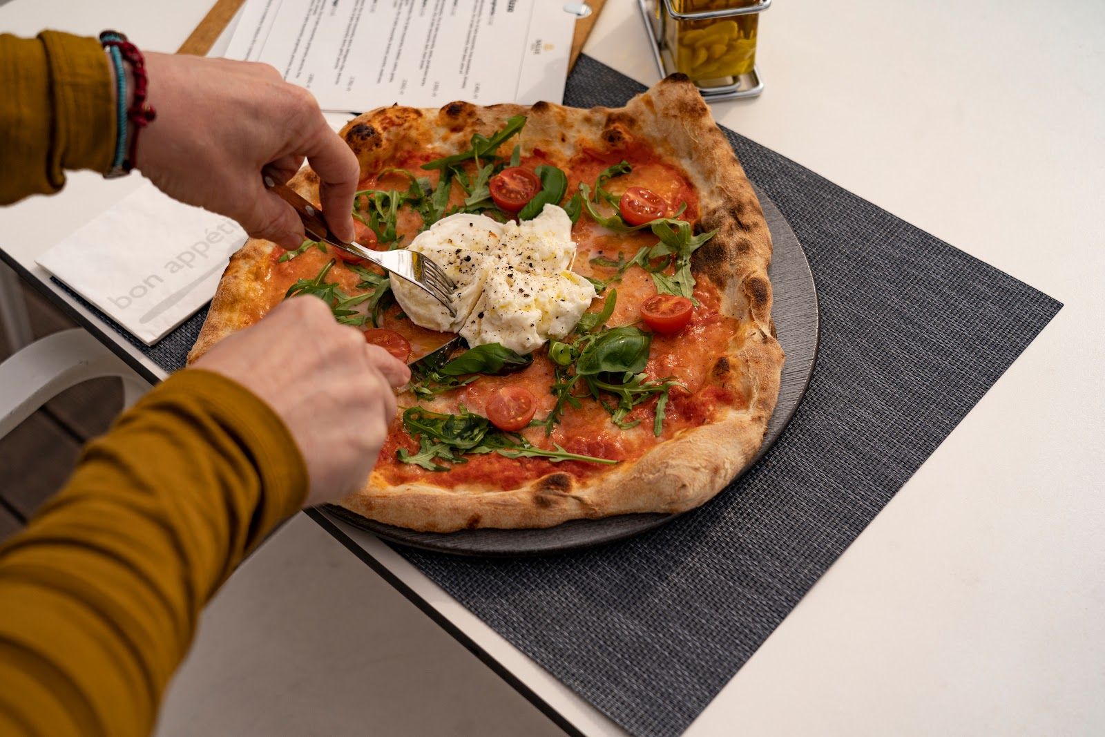 Tricollis Pizzéria és Kávézó Pannonhalma