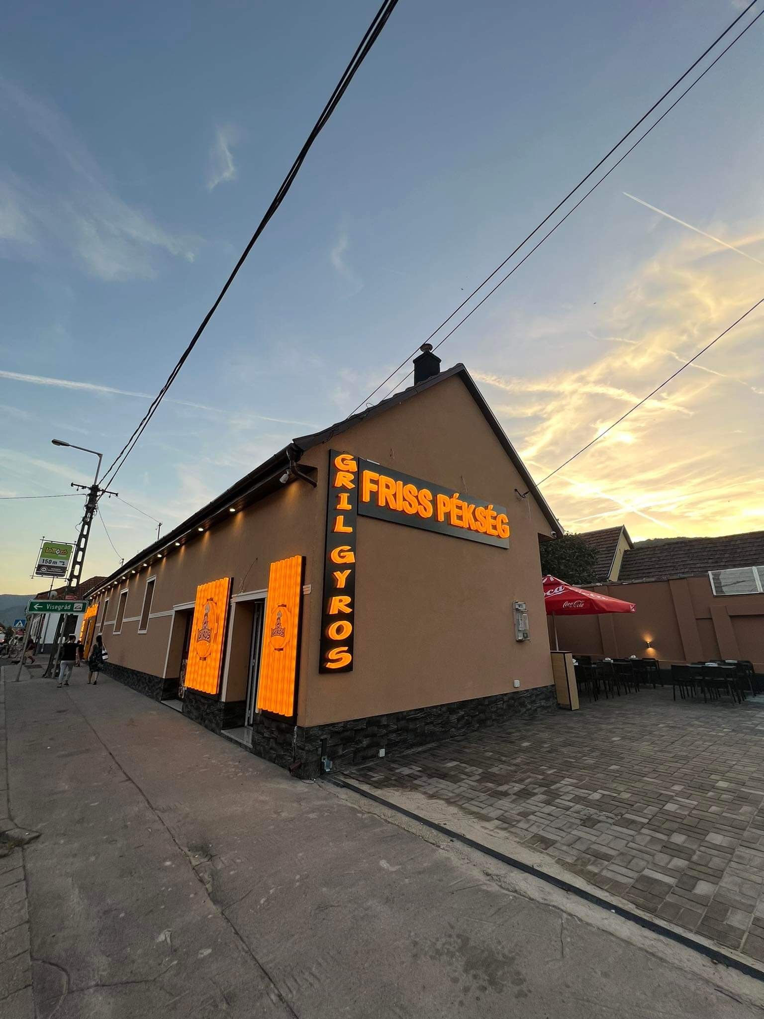 Friss Pékség Grill Gyros Nagymaros