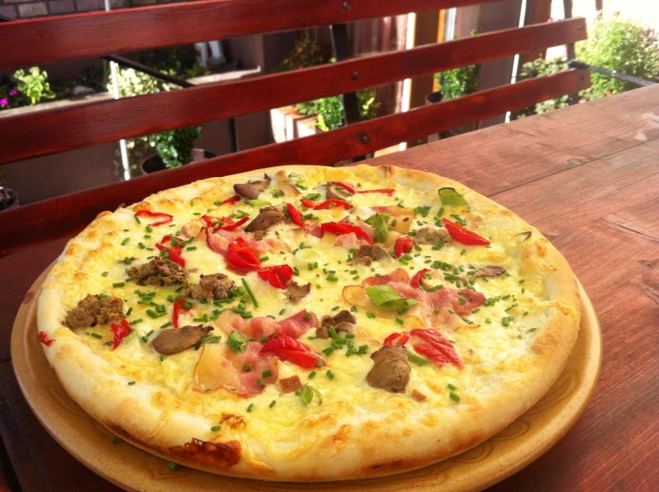 Ligeti Presszó és Pizzéria Szécsény
