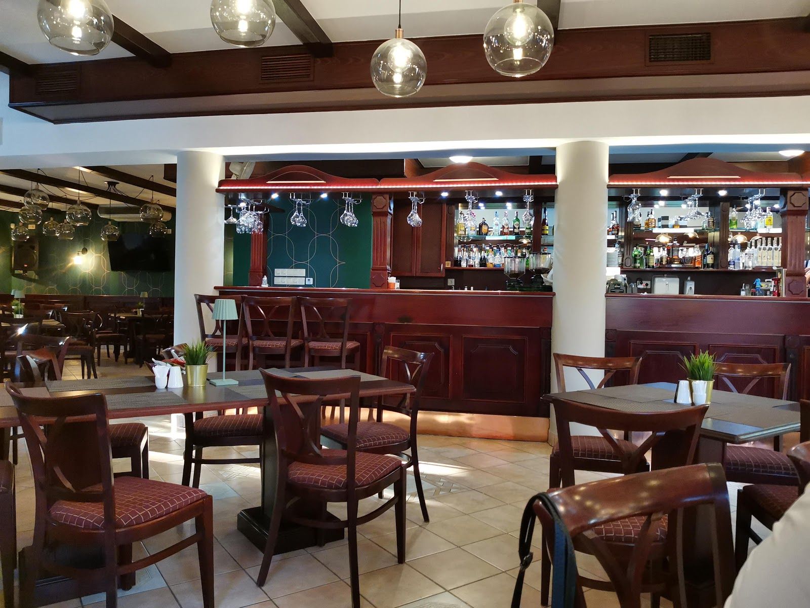 Chicago Bowling Pub Söröző-étterem Szentes
