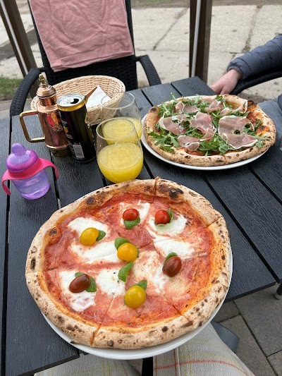 La'Casa Pizzéria Tura<