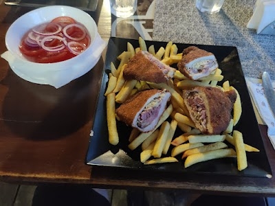 Zöldfa Söröző, Pizzéria és Kisvendéglő
